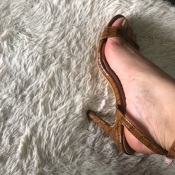 Ankle strap stilletos - Picture 2 of 7